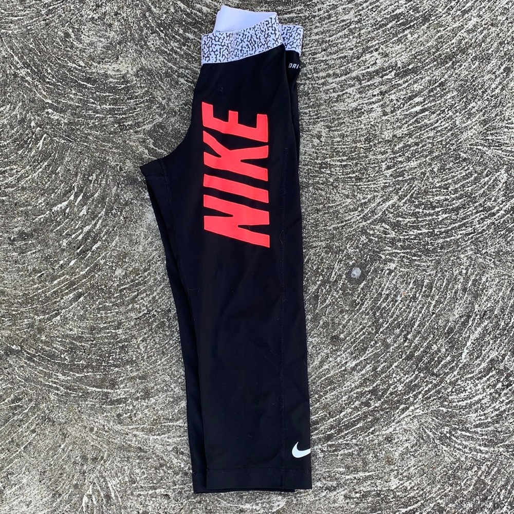 Cropped Nike Pro Leggings Size XS Like NEW